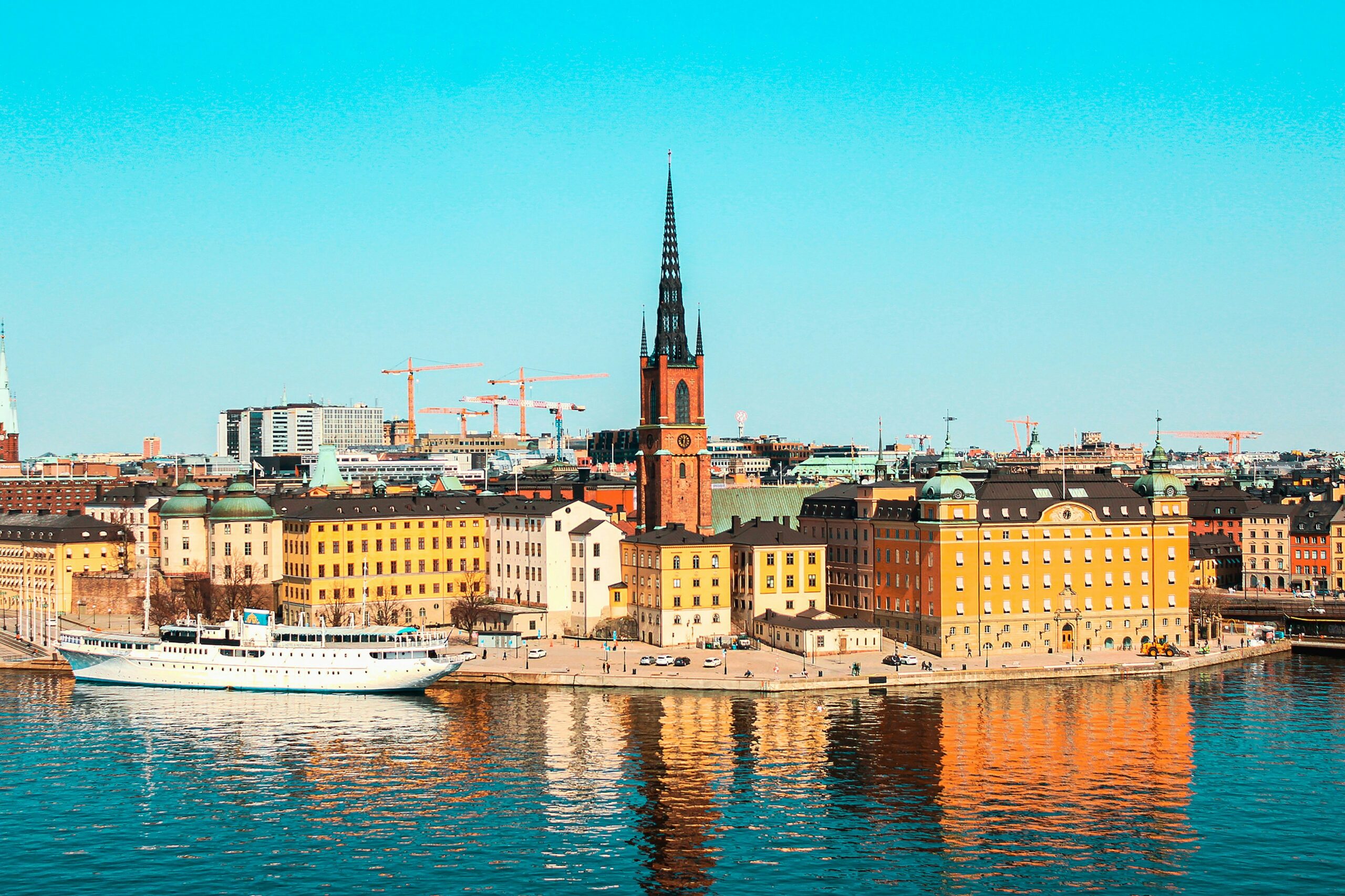Private Sector_Stockholm ana-borquez-uF4PfwZPOR8-unsplash